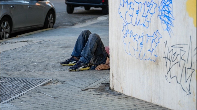 Unas 800 personas carecen de vivienda propia y viven en las calles de Rosario.