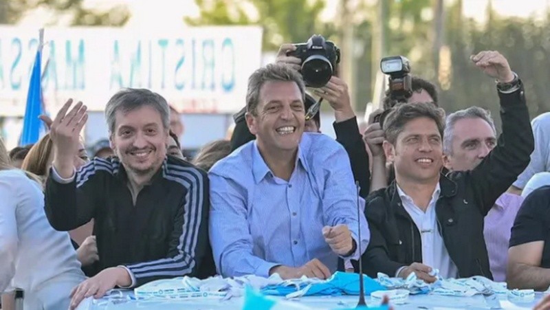 &nbsp;Una imagen de la campaña de 2023 con Máximo Kirchner, Massa y Kicillof.