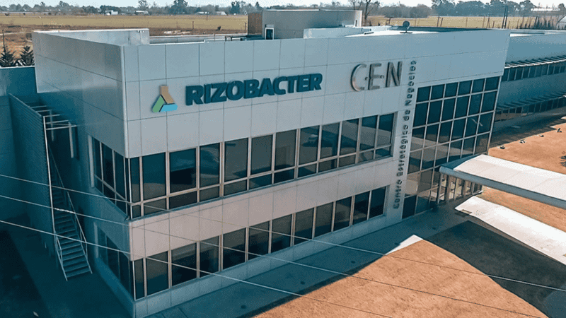 Desde su planta en Pergamino, Rizobacter produce el inoculante para soja capaz de abastecer 65 millones de hectáreas,