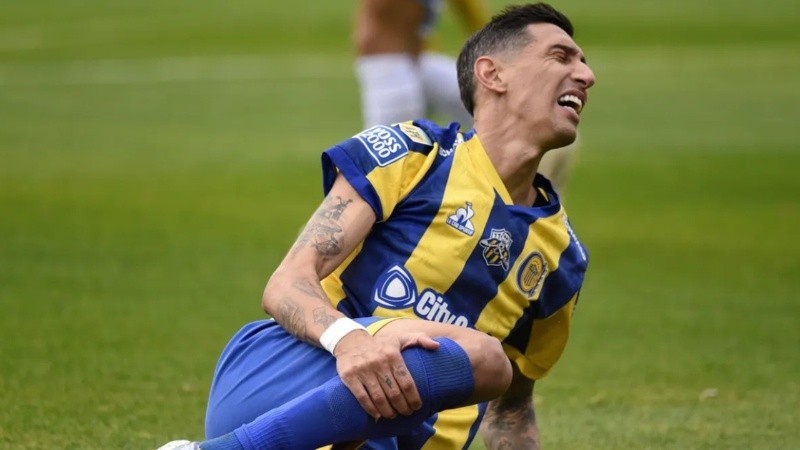 Ángel Di María sufrió un duro pisotón durante su partido de regreso a Rosario Central.