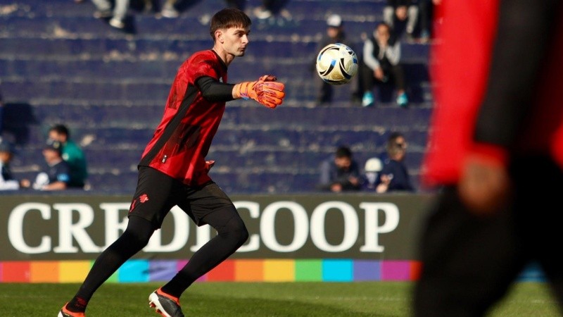 Barlasina iba a ser suplente y terminó atajando por la ausencia de Navas en Mendoza.