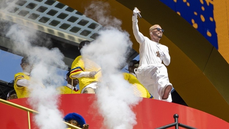 El colombiano J Balvin interpretó “Mi Gente” y “Reggaetón”.