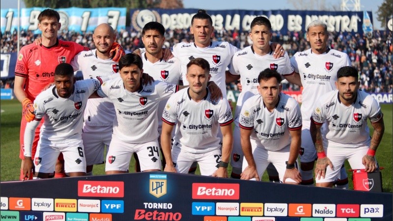 Los once titulares de la Lepra que jugaron en Mendoza este domingo.