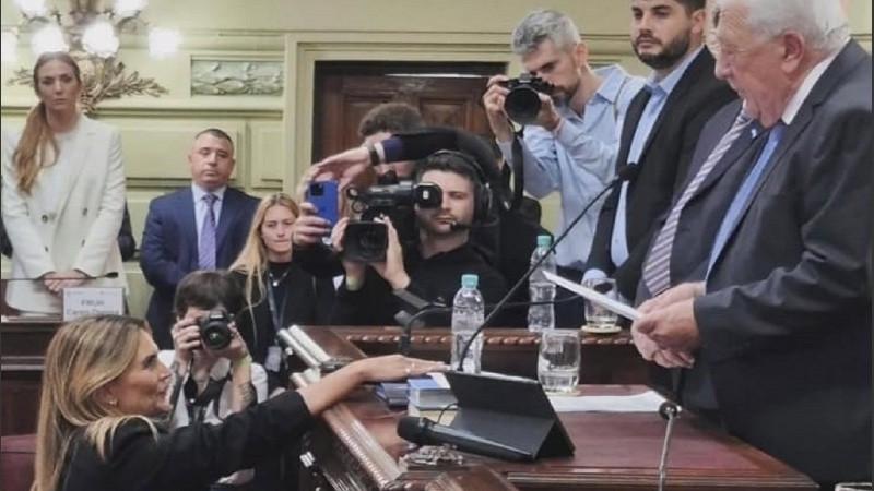 Granata mostró su disconformidad en varios momentos el primer día de debates de la reforma de la Constitución.