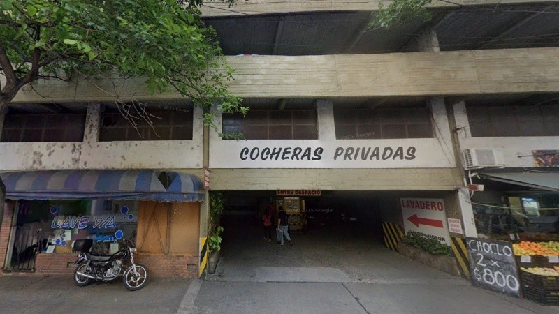 El edificio de cocheras que, según la Justicia federal, compró y administró Raynaud.