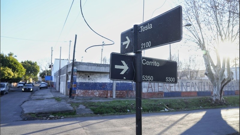 Las vainas fueron encontradas frente al club.