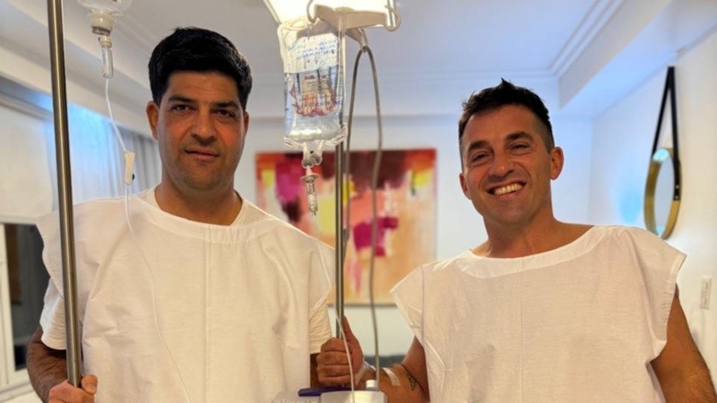 Andrés y Lucho en el Sanatorio de la Mujer.