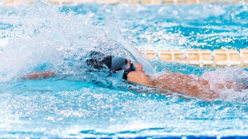 El joven nadador rosarino pudo volver a tener contacto con el agua en su rehabilitación