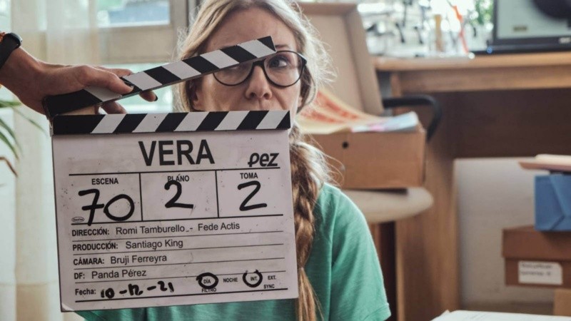 Vera subalquila por horas un departamento vacío para que otros adolescentes tengan sexo.