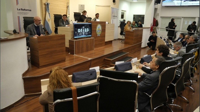 El ex rector de la UNR, Héctor Floriani, abrió la discusión sobre autonomía.