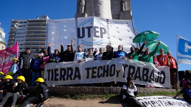 La marcha rosarina finalizará el jueves en el Monumento luego de pasar por la parroquia de San Cayetano.