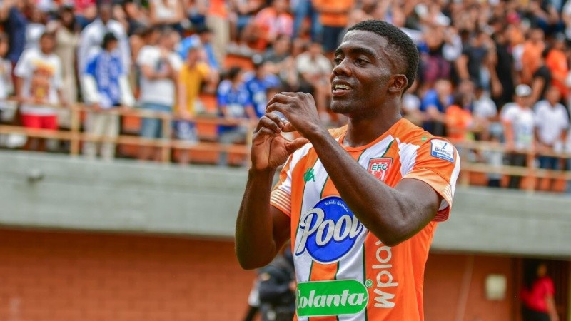 El extremo colombiano viajará en las próximas horas a Rosario.