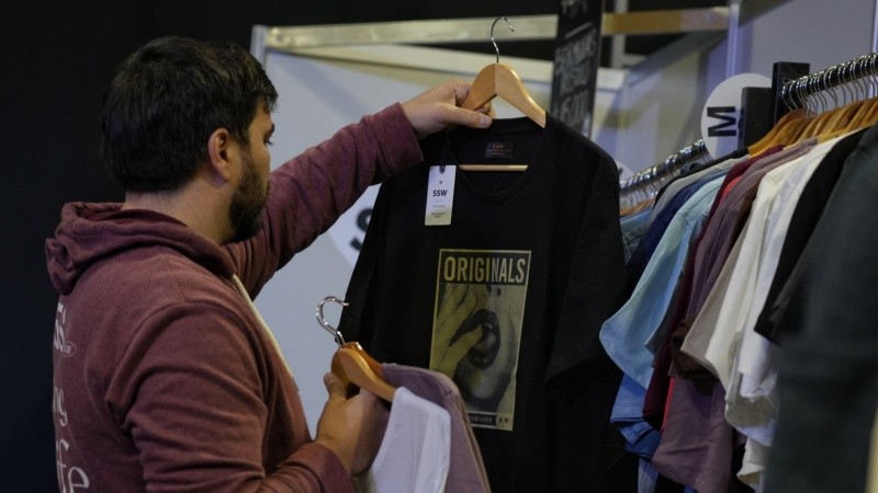 Decenas de marcas rosarinas en el outlet de la ex Rural hasta el domingo