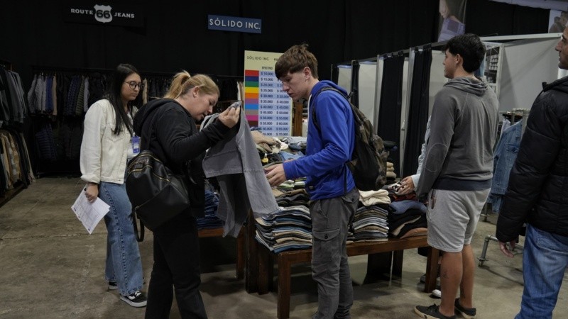Decenas de marcas rosarinas en el outlet de la ex Rural hasta el domingo