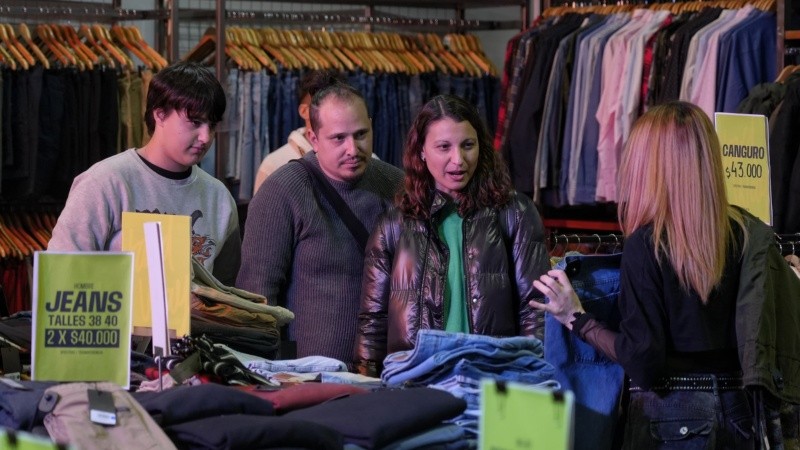 Decenas de marcas rosarinas en el outlet de la ex Rural hasta el domingo