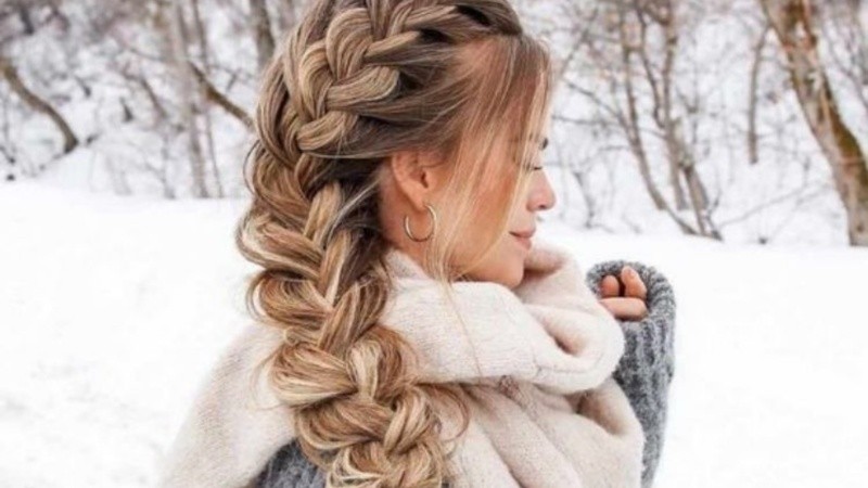 Peinados fáciles, trendy y chic que permiten lucir la maxi bufanda con mucho estilo.