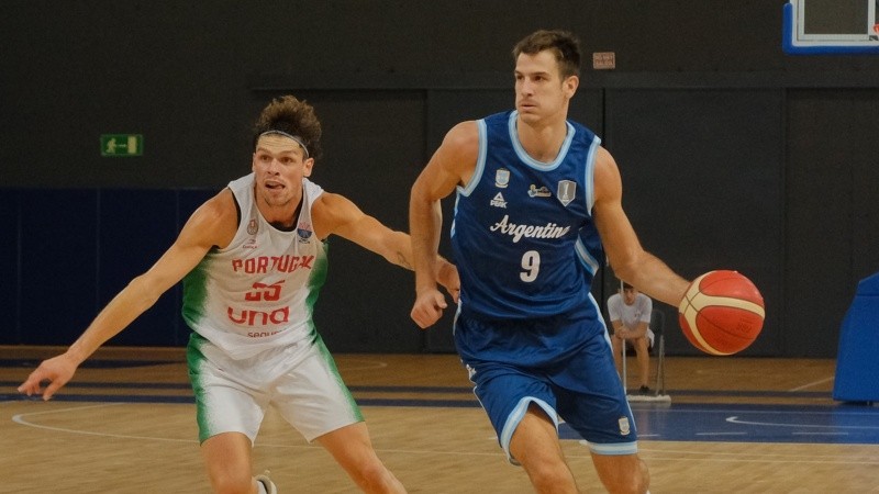 Brussino encara. Argentina no tuvo grandes complicaciones ante los lusos.