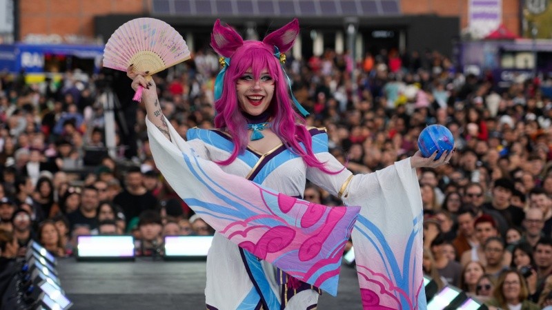 Una multitud disfrutó del tradicional desfile de cosplay en el cierre de la Crack Bang Boom.
