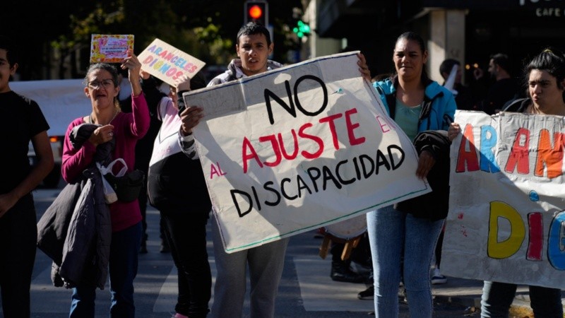 Varias movilizaciones en la región reclaman que no se ajuste a un sector sensible.