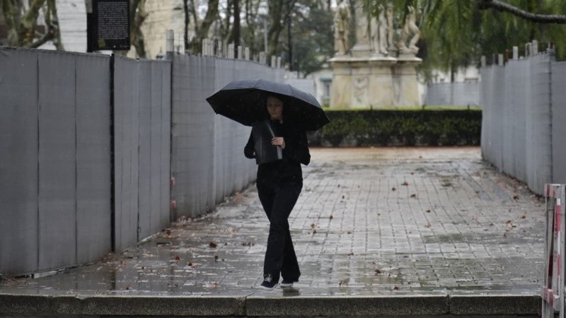 Calles mojadas el centro rosarino.