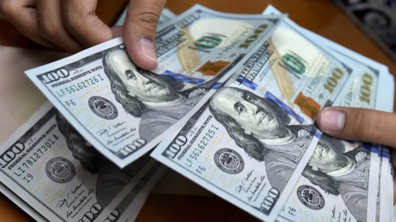 El dólar volvió a subir y presiona sobre las reservas del Banco Central.