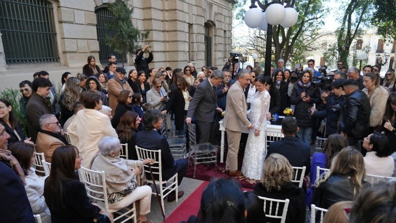 Pablo Javkin y Luisina se casaron este viernes en el pasaje Luetich de Rosario