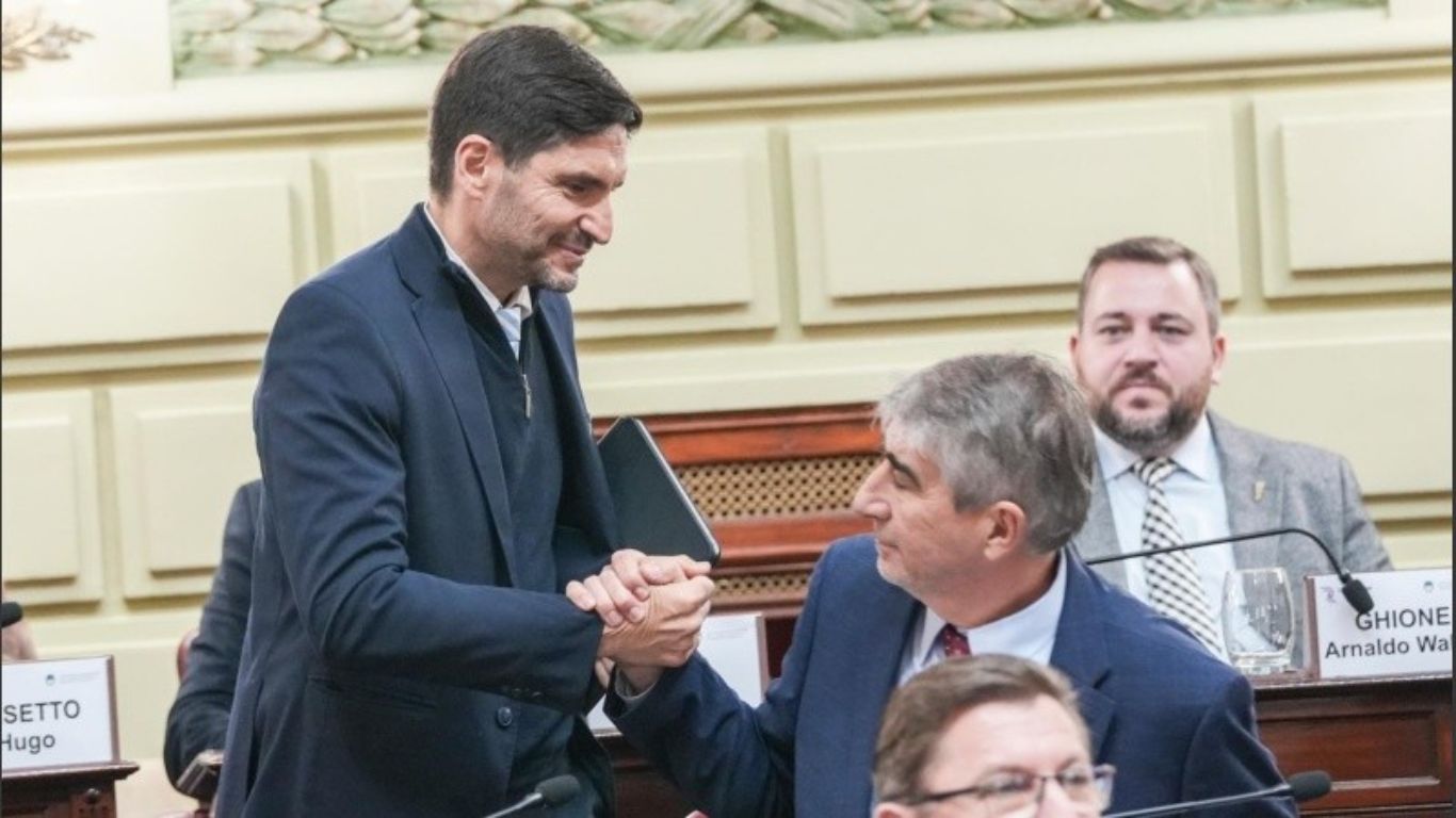 La arquitectura del poder: cómo se construyó la reforma constitucional que habilita la reelección de Pullaro