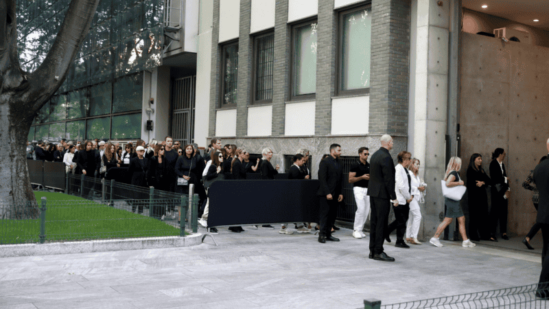 El diseñador de moda italiano Giorgio Armani falleció a los 91 años