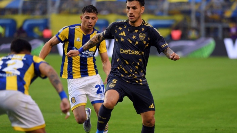 Leandro Paredes se reencontró con su amigo Di María en el Central-Boca de este domingo. (Fotobaires)