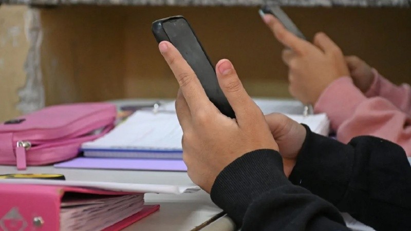 Para Goyti, el celular en clase 