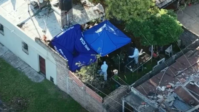La casa de Florencio Varela donde hallaron los tres cuerpos de las jóvenes asesinadas.