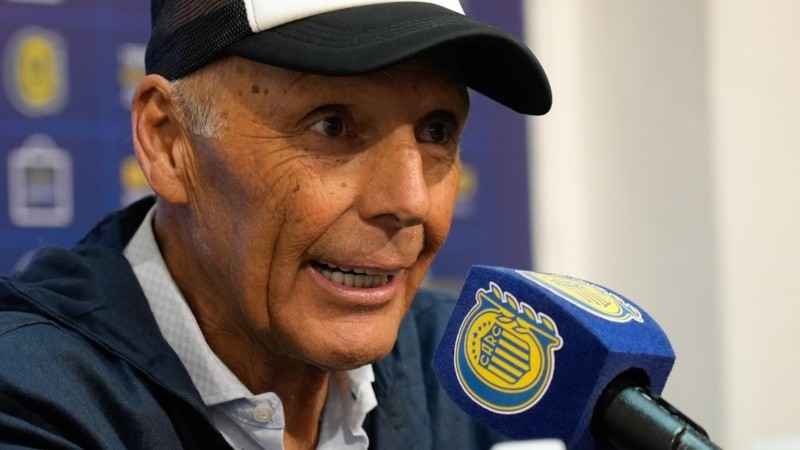 Miguel Ángel Russo en conferencia de prensa.