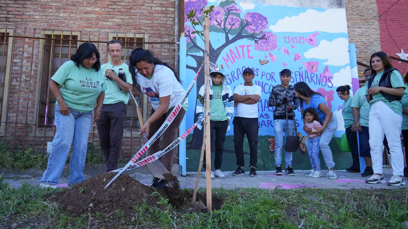 El lapacho de Maite: huerta y árboles como terapia tras una venganza narco en La Cerámica