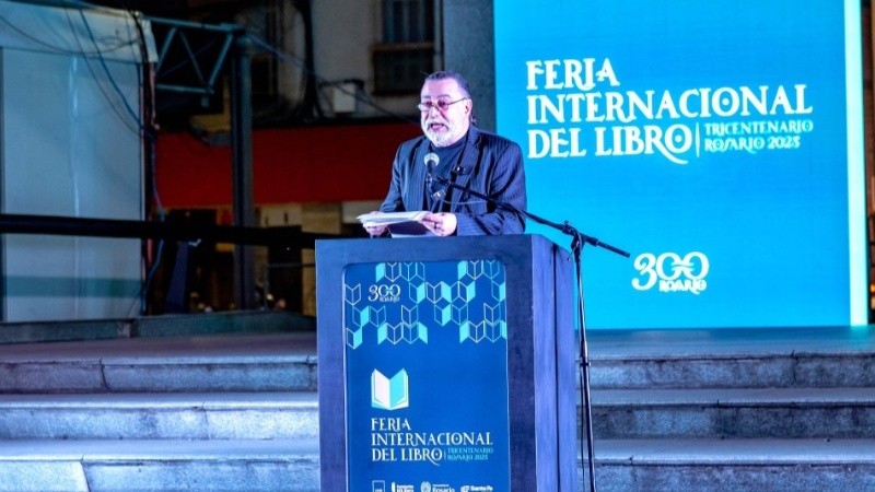 Sietecase inauguró la 41ª Feria Internacional del Libro de Rosario.