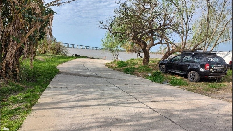 El predio junto al río en la costanera norte donde se busca crear el puerto fiscalizador.