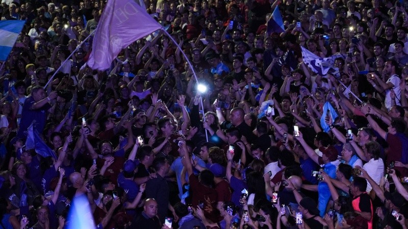 Milei encabezó el acto de cierre de campaña de LLA en Rosario.