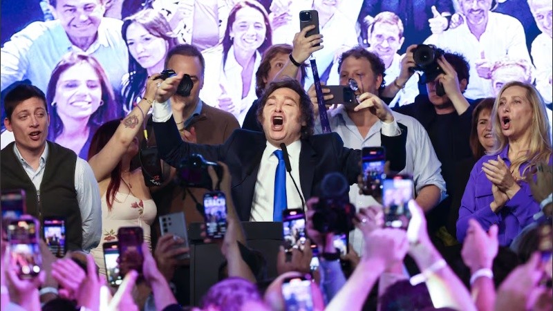 Javier Milei en el escenario de LLA.