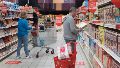 Cada vez más familias se endeudan para hacer compras en el supermercado, según un informe de la UBA
