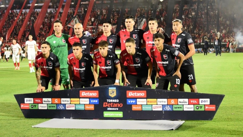 Los once titulares que eligió Bernardi para recibir al Tatengue en el Parque Independencia.