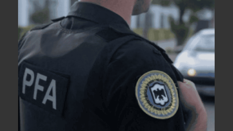 La formación culmina con el otorgamiento de la diplomatura universitaria y el ingreso a la PFA con el rango de subinspector y un salario acorde.