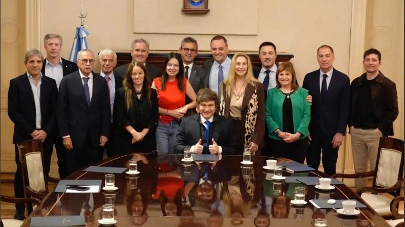 Hoy Milei recibe al nuevo gabinete en la Casa Rosada.