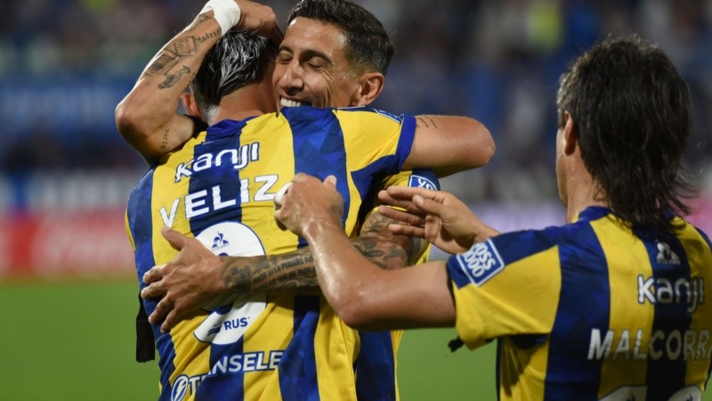 Di María y Véliz, dos de los jugadores canallas que tienen cuatro amarillas y están 