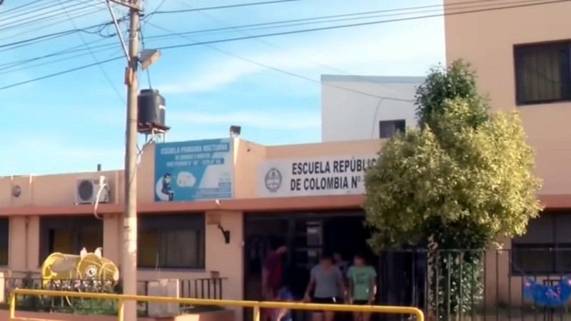 El auxiliar trabajaba desde marzo en la escuela pública de Fray Luis Beltrán.