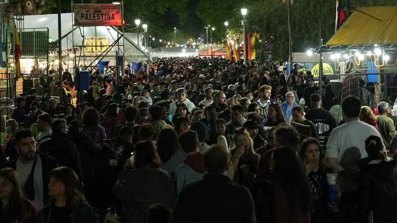 Miles y miles de personas de todas las edades pasaron por la primera jornada