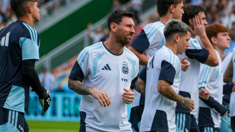 Messi, el más ovacionado en la práctica de Argentina a puertas abiertas.