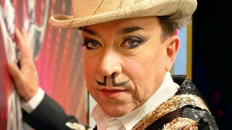 El artista se emocionó al contar su problema de salud y aseguró que está en tratamiento.