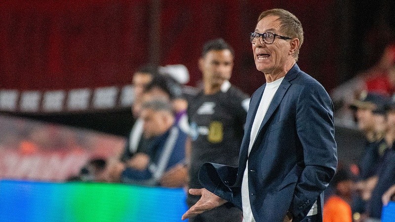 El profesor se mostró resignado tras la expulsión de Malcorra.