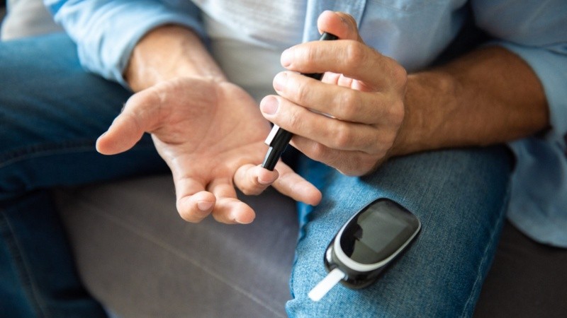 En las Américas, el 13% de la población adulta vive con diabetes y solo el 58% de los mayores de 30 años reciben tratamiento.