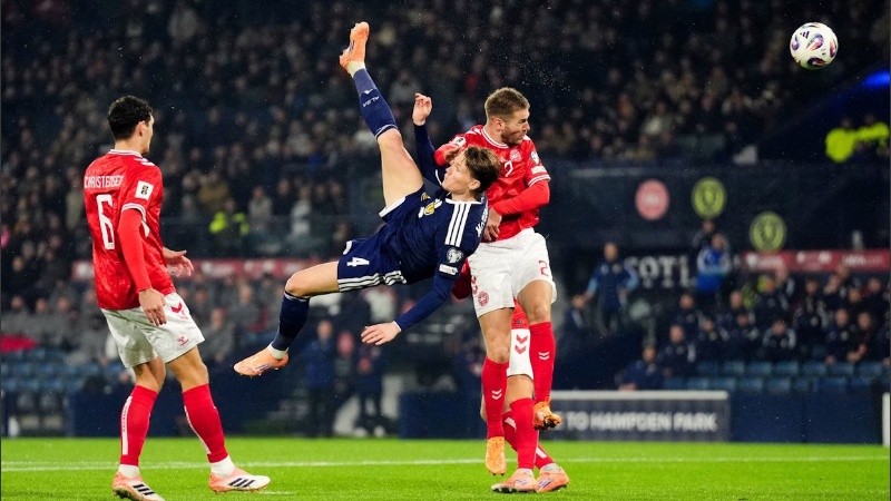 Scott McTominay y un golazo para la historia.