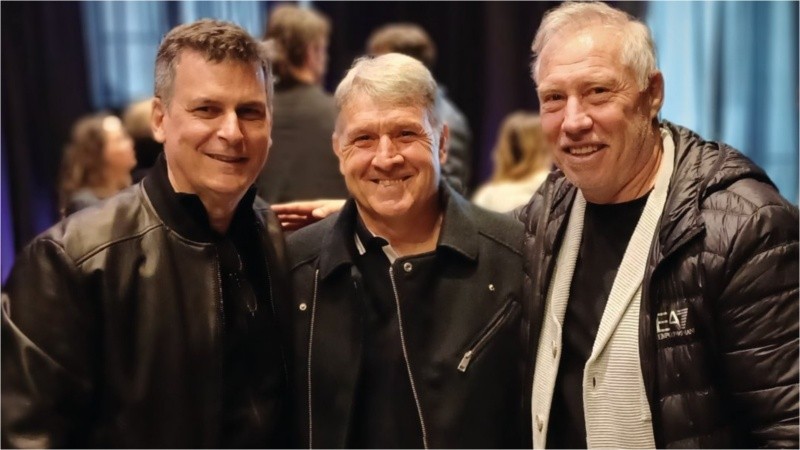 Sensini junto al Tata Martino e Ignacio Boero durante un congreso deportivo en Rosario, hace pocas semanas.